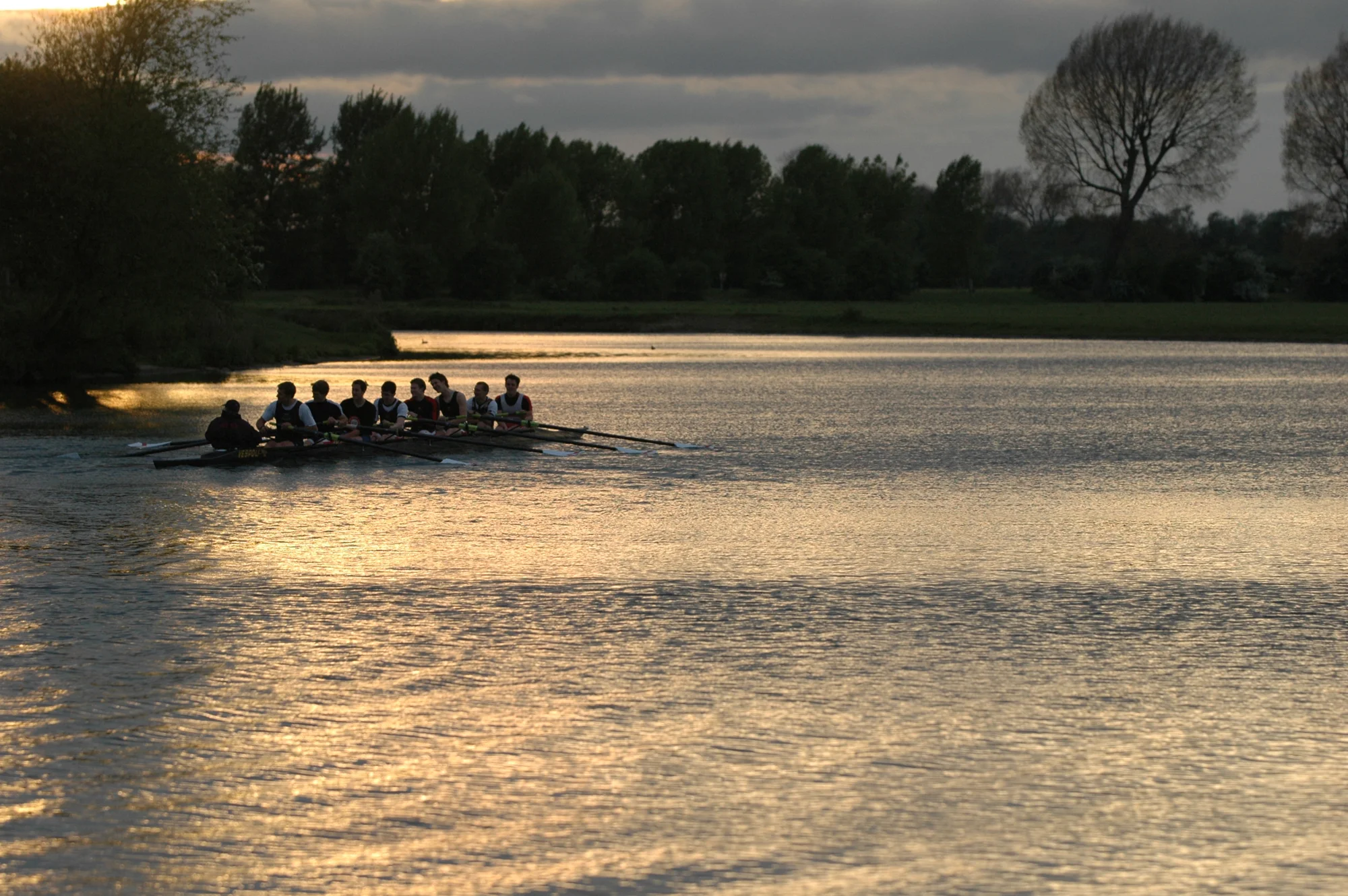 A rowing crew at sunset. Illustrative rowing photograph, taken in Oxford.